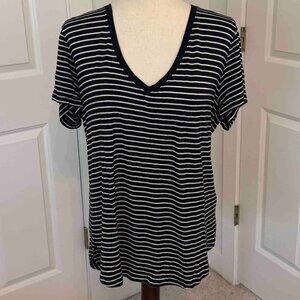 Abercrombie and Fitch Black/White Striped V-neck Soft and Drapey Tee Size XL